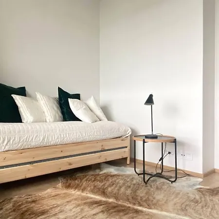 Goldfinger Yksioe Merinaekoealalla 7 Krs Apartamento